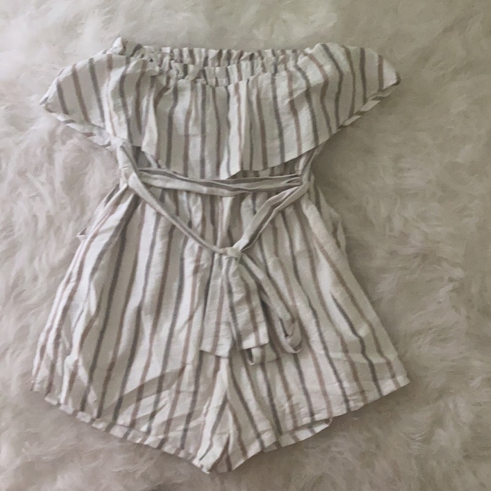 Ruffle romper - Picture 2 of 3